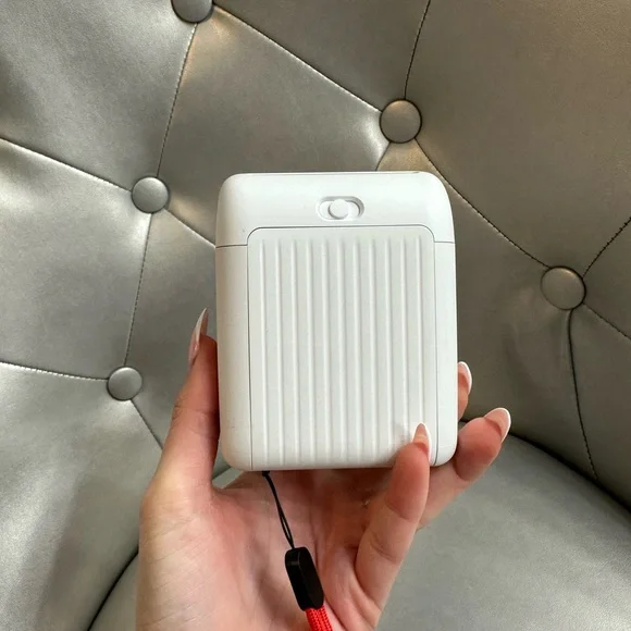 Polaroid Go Camera - Picture 3 of 7